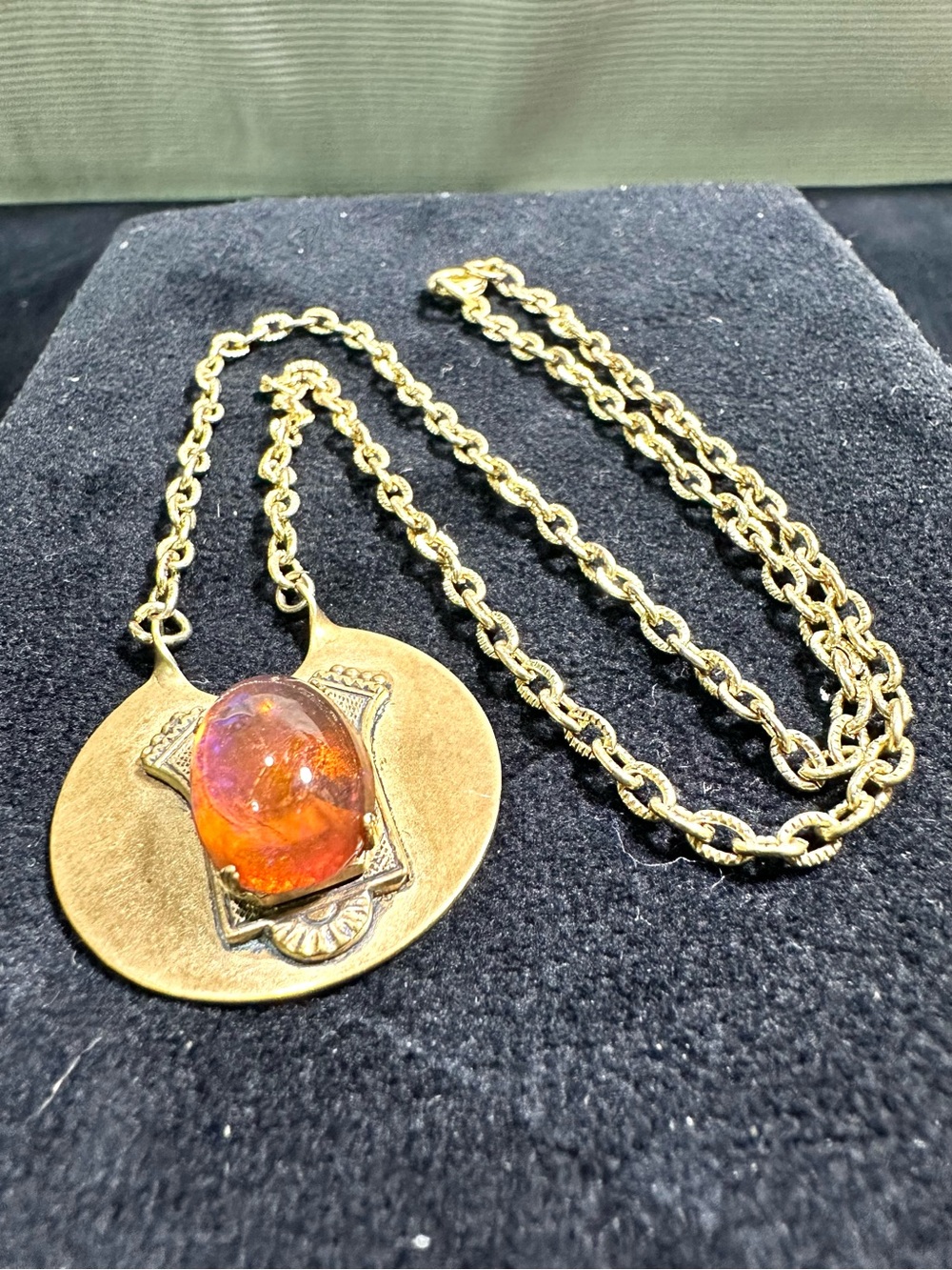 Vtg: Glass Dragons Breath Cabochon Brass Pendant Necklace - Picture 4 of 11